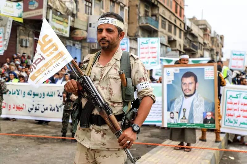 مجلس الشورى يعلن رفضه لما يسمى بـ"بمدونة الحوثي الوظيفي"ويدعو أبناء الشعب اليمني الى التمسك بالدستور والقوانين المنبثقة عنه