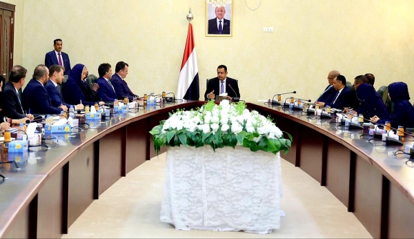 تفاصيل اجتماع حكومي مشترك بشأن قرار تصنيف الحوثيين"منظمة إرهابية"