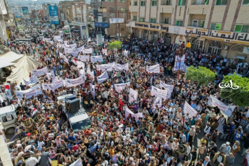 مسيرة جماهيرية حاشدة في تعز تدعو  لتحرير المحافظة وتطالب بدعم الجيش الوطني