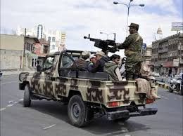 تخوفاً من انتفاضة شعبية.. الحوثي يخطف قبليين في صنعاء والمحويت