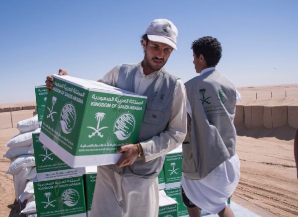 دعم سعودي لإغاثة 500 ألف يمني