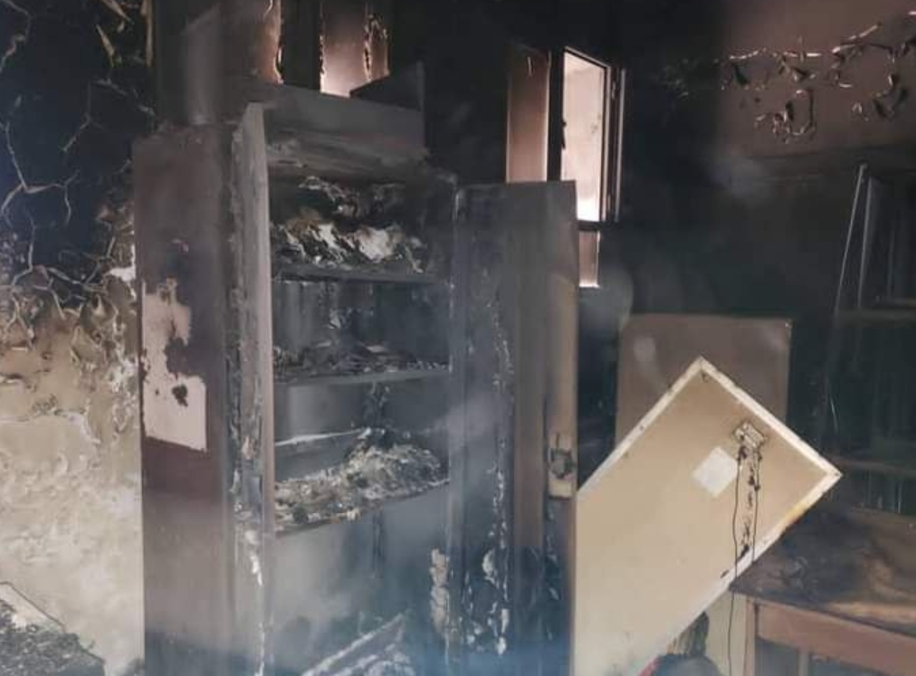 عناصر حوثية تحرق احدى المدارس في محافظة ريمة