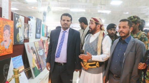 رئيس إصلاح مأرب يزور معرض الكتاب الثاني ويشيد بإقبال الشباب على كتب التاريخ  ونضالات الشعب اليمني