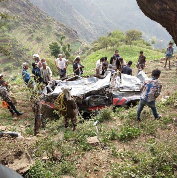 كانوا في طريقهم إلى المدرسة.. حادث سير مروع يثير حزن اليمنيين