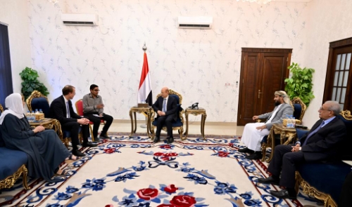 رئيس مجلس القيادة الرئاسي يطلع الحكومة  الألمانية على تداعيات الارهاب الحوثي  على المنشآت النفطية، وخطوط الملاحة الدولية