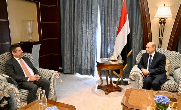 رئيس مجلس القيادة الرئاسي يناقش  مع السفير الاميركي إحياء العملية السياسية