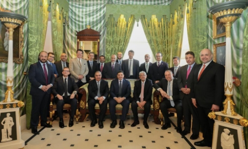 وزير الخارجية يضع السفراء العرب لدى لندن تطورات المشهد وآفاق الحل السياسي