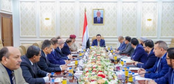 الحكومة تتخذ عددًا من القرارات رداً على إجراءات الحوثي:سنتعامل بحزم مع أي إجراءات غير قانونية