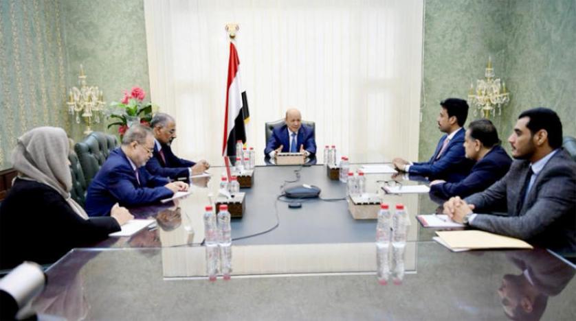 مسئول كبير في الشرعية يكشف عن تشكيل وفد جديد للتفاوض مع جماعة الحوثي