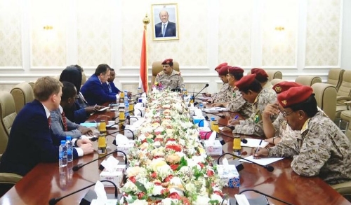 وزير الدفاع يلتقي بوفد أممي ويفتح ملفات الارهاب الثلاثي في اليمن الحوثيين وداعش والقاعدة