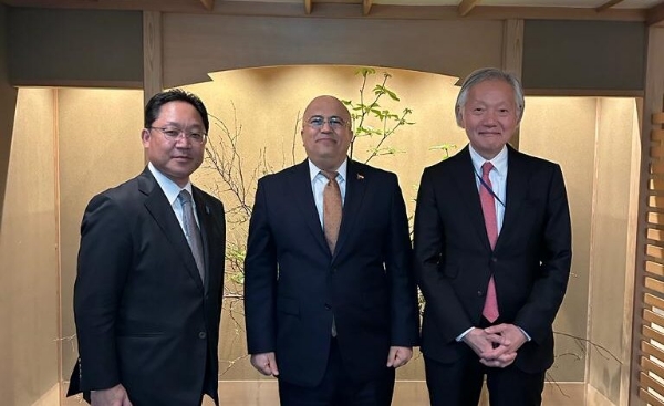 السفير اليمني بطوكيو يجري مباحثات مع  الخارجية اليابانية