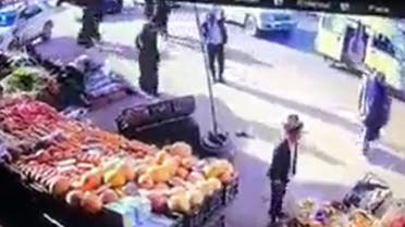 شاهد: فيديو يوثق ما فعله ''مشرف حوثي'' بطفل في صنعاء