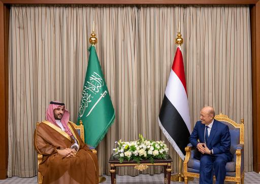 في لقاء مع مجلس القيادة.. التزام بشأن اليمن أكد عليه وزير الدفاع السعودي والعليمي يتحدث عن ''عملية سياسية شاملة''