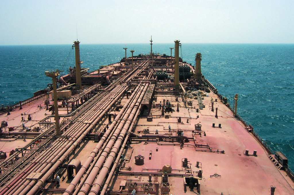 مسؤول أممى :الناقلة التي سيتم تفريغ خزان صافر النفطي إليها توجهت اليوم إلى البحر الأحمر