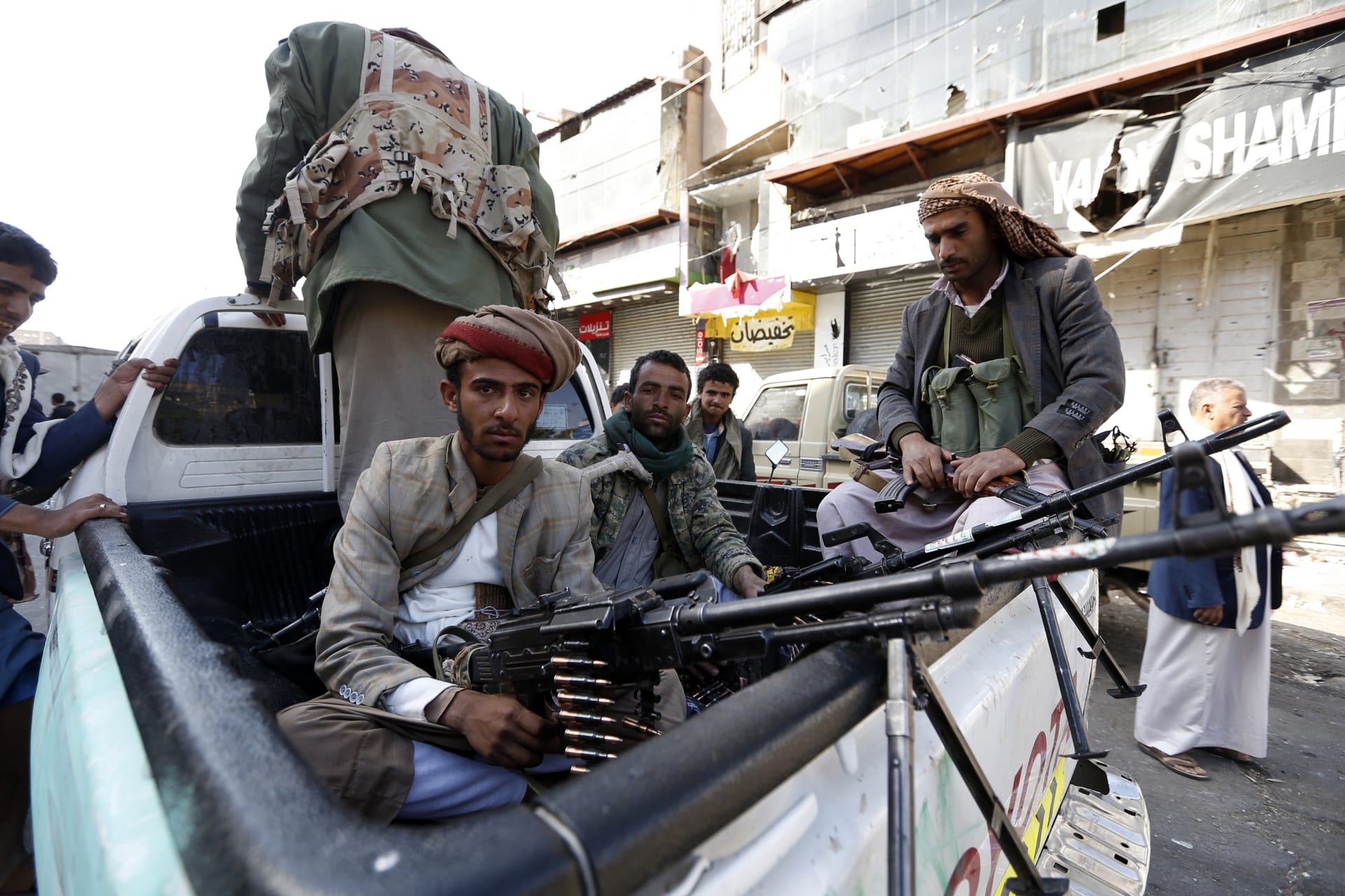 مليشيات الحوثي الارهابية تلمح إلى التصعيد العسكري ونسف مساعي السلام