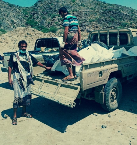 وحدة الوساطة المحلية تسلم 8 جثث قتلي حرب بين أطراف النزاع في اليمن