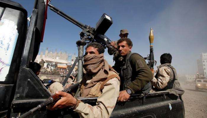 مليشيا الحوثي تشيع  (١١)من مقاتليها منتحلين رتب عسكرية أسماء