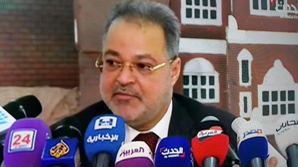 مستشار في الرئاسة: انهيار العملة الوطنية وتدهور الأوضاع المعيشية في المناطق المُحررة يخدم الحوثيين