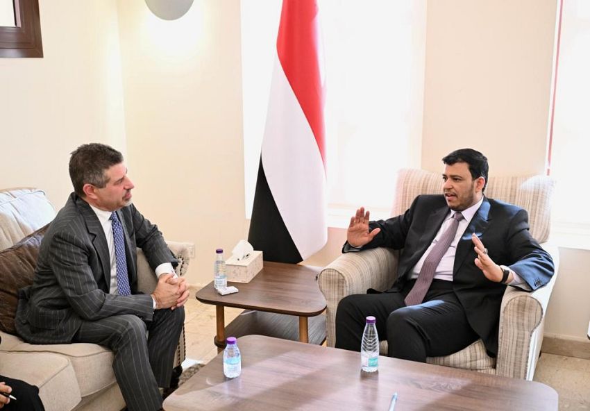 نائب رئيس مجلس القيادة الدكتور عبدالله العليمي يناقش مع السفير الامريكي تطورات الاوضاع في اليمن
