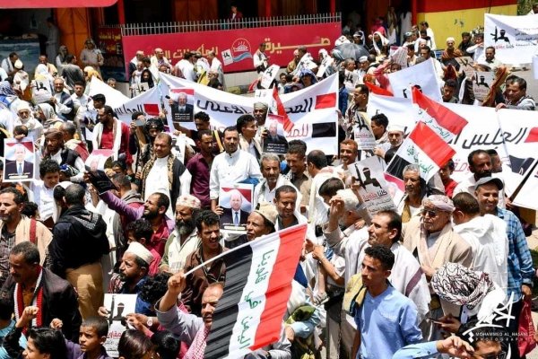 وقفة احتجاجية بتعز تندد بالدعم الأممي المقدم للحوثيين