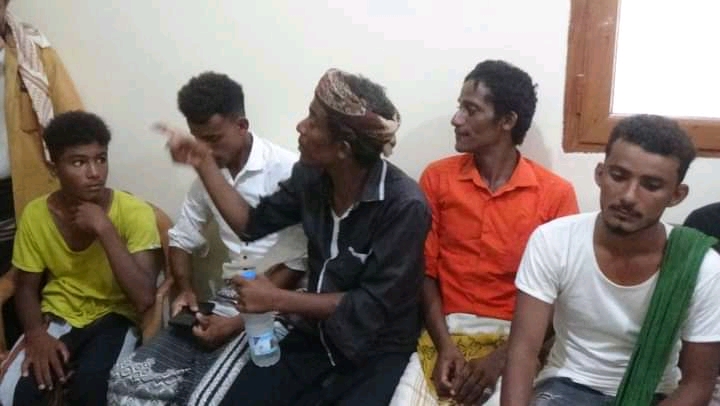 مليشيا الحوثي  تحقق مع صيادين أفرجت عنهم السلطات الإرتيرية