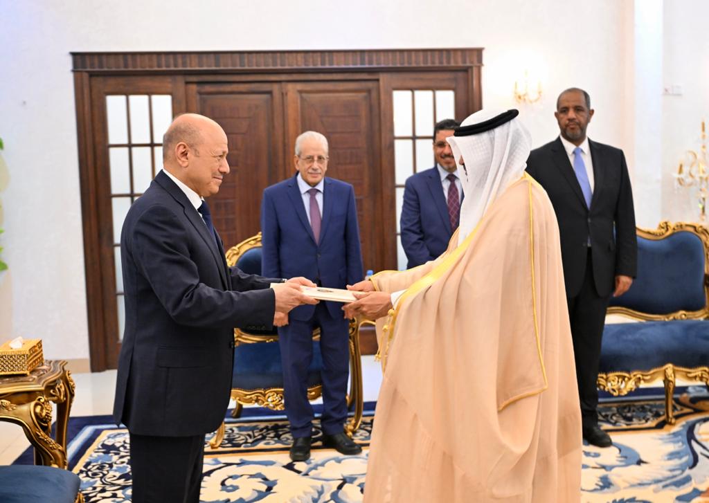 سفير كويتي جديد لدى اليمن والعليمي يستقبله في قصر معاشيق