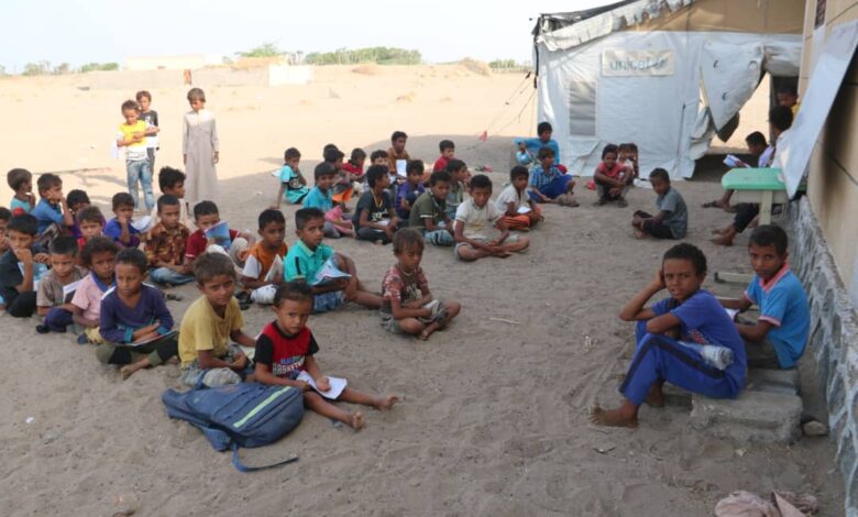 أطفال يدرسون في العراء جنوب محافظة الحديدة(صور +وخبر )