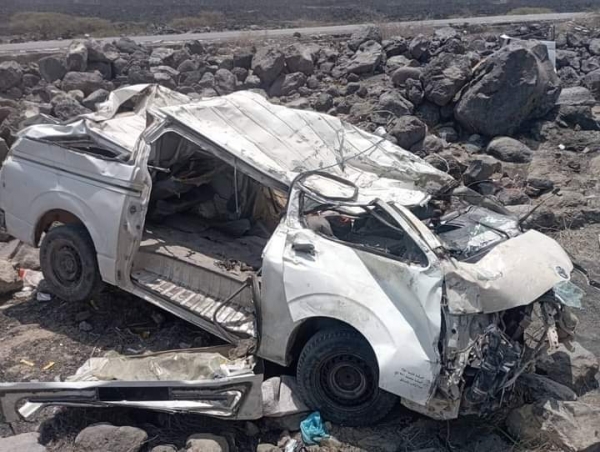 وفاة وإصابة 13 شخصا بحادث مروري مروع في أبين