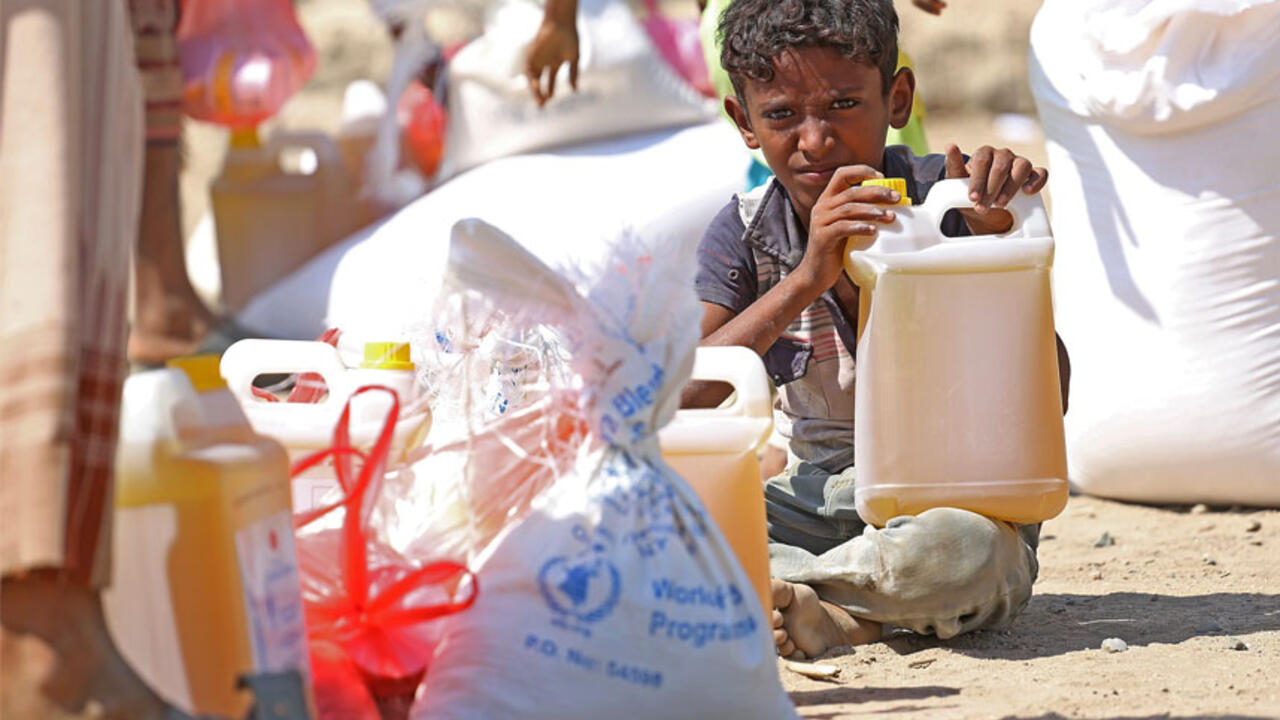 الكارثة تقرع الأجراس.. الغذاء العالمي يطلق تحذيرات جديدة بشأن حرمان 4 مليون يمني من المساعدات