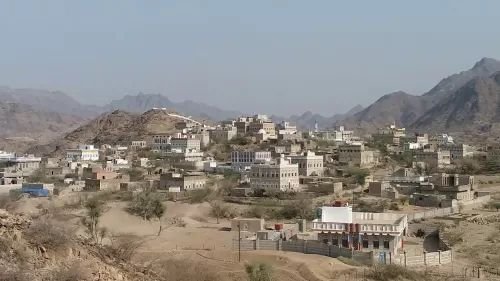 مليشيا الحوثي تقصف بالمدفعية  القرى الآهلة بالسكان غربي تعز وجنوب الحديدة