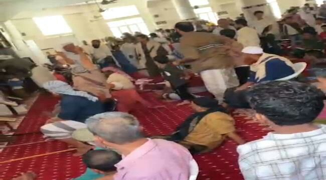 اليمن.. المصلون ينتفضون ضد خطيب هاجم المقاومة الفلسطينية وأنزلوه من المنبر بالقوة ''فيديو''