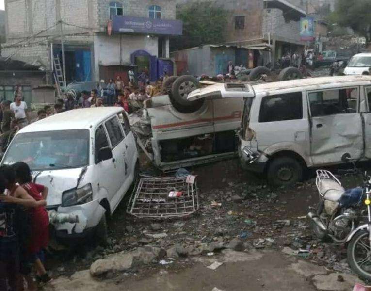 حادث مروري مروع يودي بوفاة وإصابة 12 شخصاً  في تعز