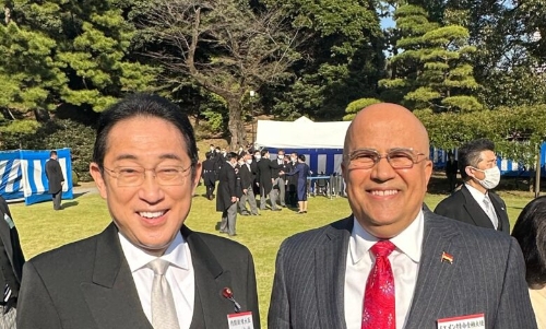 رئيس الوزراء الياباني ﻿نسعى مع المجتمع الدولي لاحلال السلام فى اليمن وتربطنا باليمن علاقات متينة