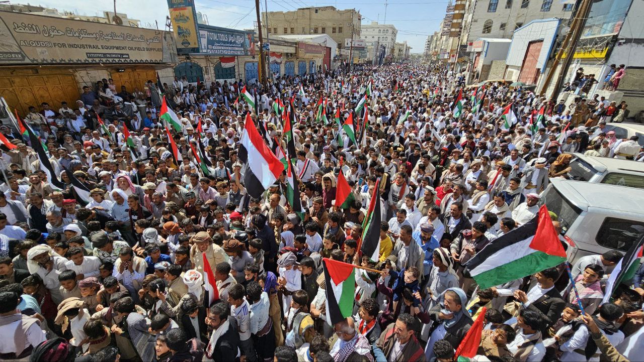 جمعة جديدة لغزة.. شاهد الفيديو حشود غفيرة تخرج في مأرب تضامنا مع الشعب الفلسطيني