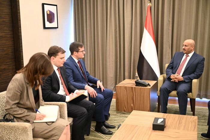 العميد طارق صالح يشيد بالتعاون المثمر بين اليمن وروسيا