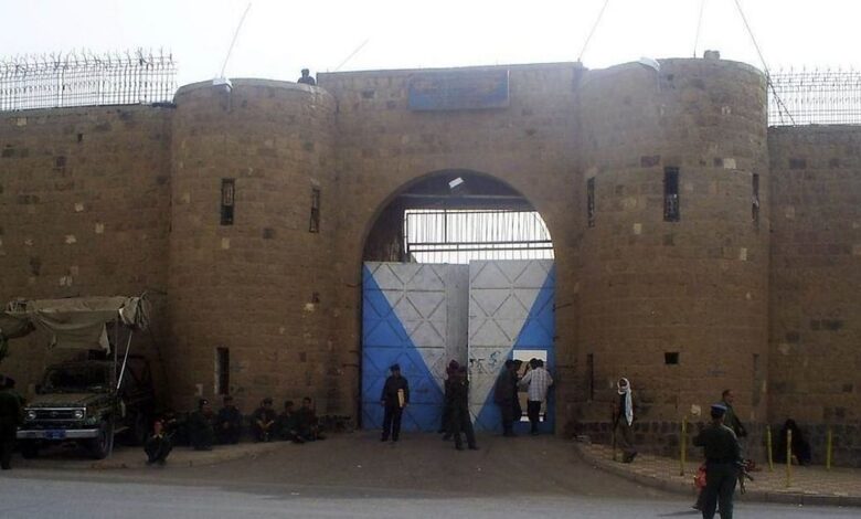 مليشيا الحوثي تستأنف تعذيب المعتقلين في سجون الحديدة