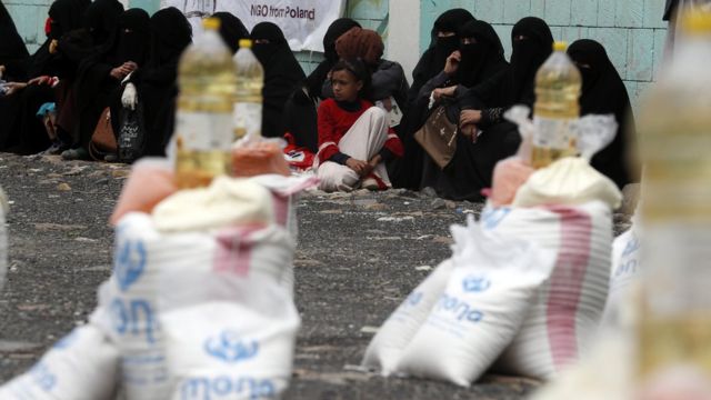 مصادر حكومية:بوادر اتفاق بين «الأغذية العالمي» والحوثيين لاستئناف توزيع المساعدات