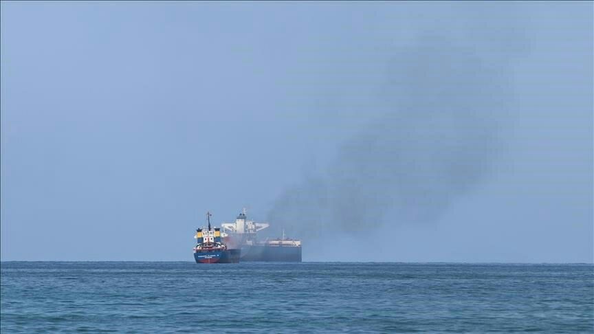 إرسال سفينة حربية لمهمة انقاذ وطائرة عسكرية تراقب الوضع عن كثب.. ماذا يحدث في بحر العرب؟