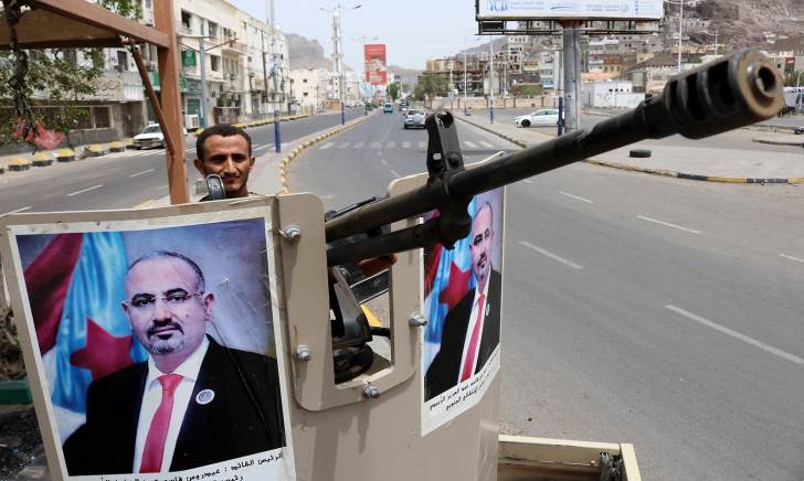 انفصاليو اليمن يعلنون تمردهم على الرئاسي ويوجهون بإغلاق عدن في وجه الحكومة - مواقع عبرية تتحدث عن تقارب جديد بين الانتقالي والعدو الصهيوني