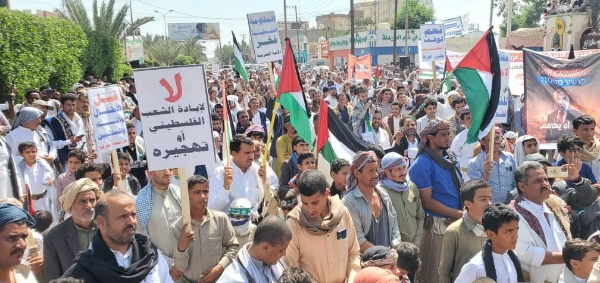 حشود جماهيرية بمأرب تستنكر عرقلة عمل منظمات الإغاثة بغزة وتوجه رسائل للفصائل الفلسطينية