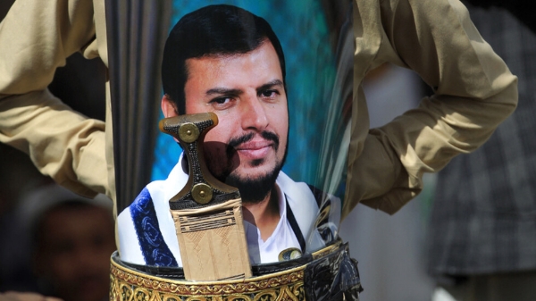 زعيم مليشيا الحوثي يظهر مرتبكا ويعلن عن ثلاثة شروط لاحلال السلام في اليمن و يوجه إتهاماته للرياض وابو ظبي كالعاده