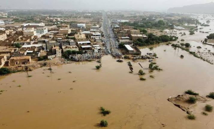 المركز الوطني للأرصاد الجوية والإنذار المبكر يحذر 15 محافظة يمنية من الأمطار الغزيرة والعواصف الشديدة.. وانهيار الحصون الطينية  والانهيارات الصخرية