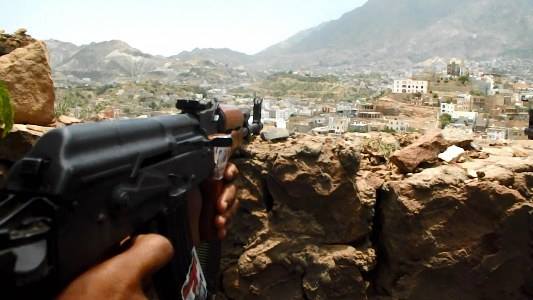 هجوم يباغت الحوثيين في الخطوط الدفاعية الامامية في هذه الجبهة والجيش يزف بشارات النصر