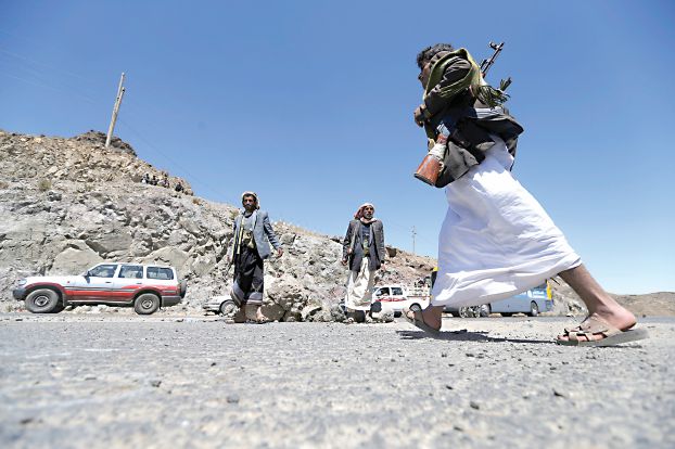 بعد حجور والحشاء - انتفاضة قبلية ثالثة وسط اليمن تقصم ظهر الحوثي وتجبر مليشياته على الانسحاب